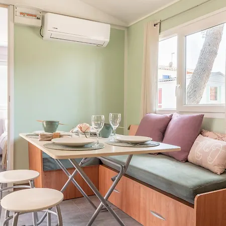 Tia Polly & Indiana Jones & Yoko Ono *